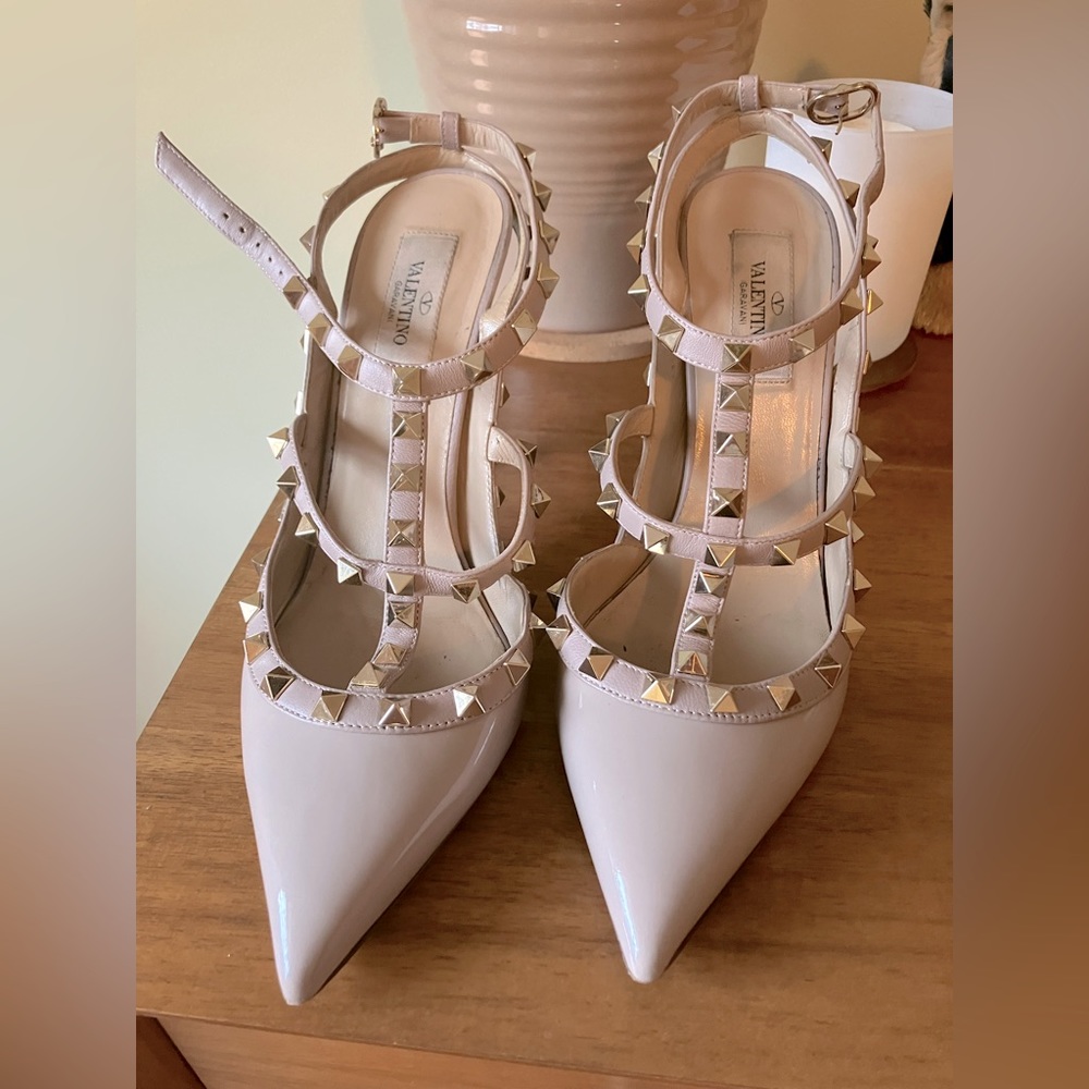 Valentino Rockstud Nude Poudre Patent Leather Heels Pumps 39 Very Good Condition